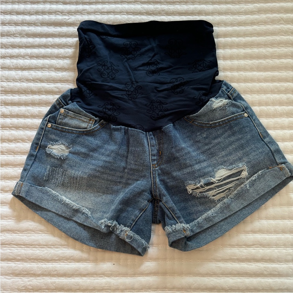 Jessica Simpson Secret Fit Belly Destructed Maternity Shorts— Size Small